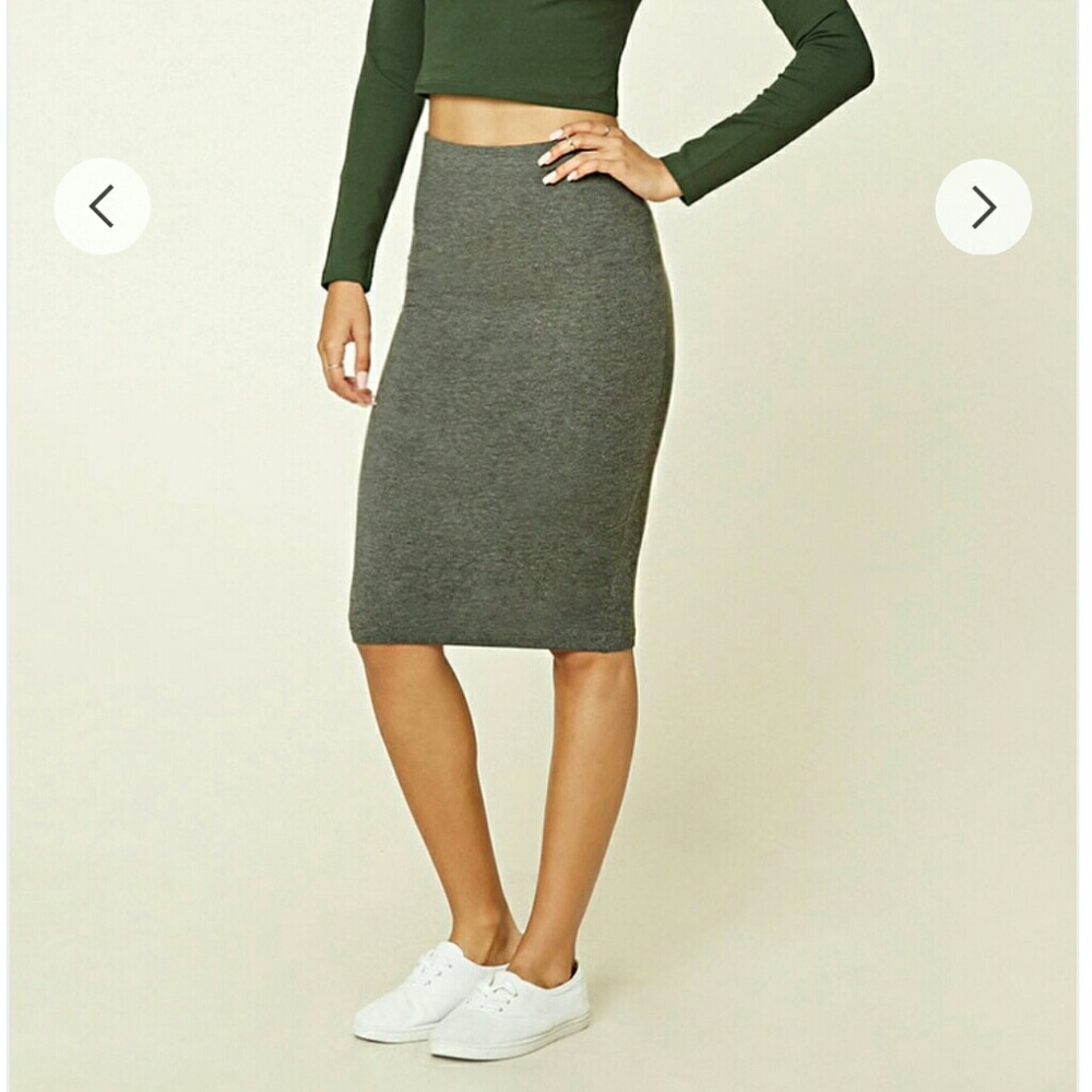 🎉HP🎉Bodycon Midi Grey Knit Skirt